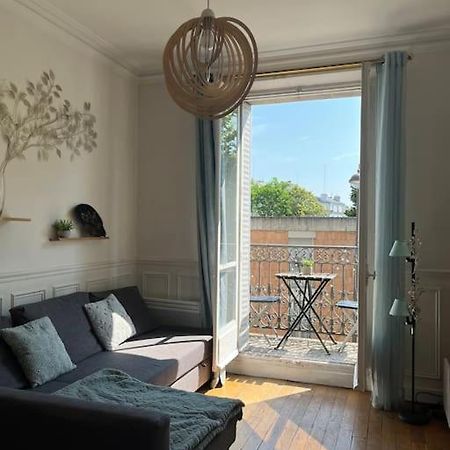 Beautiful Apartment With Balcony Paris Exterior photo