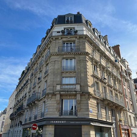 Beautiful Apartment With Balcony Paris Exterior photo