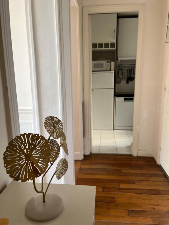 Beautiful Apartment With Balcony Paris Exterior photo